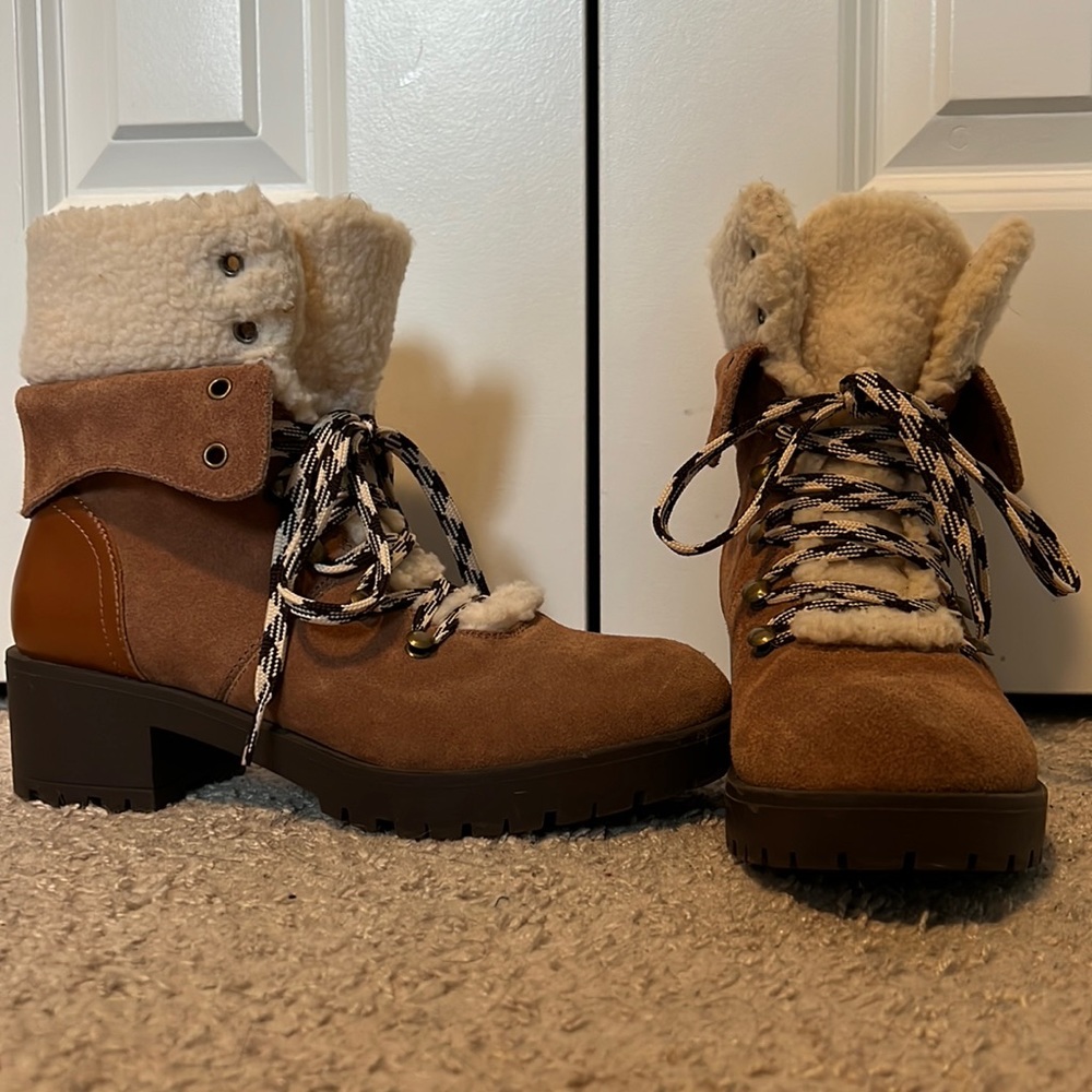 Sketchers Heeled Sherpa Hiking Trail-Troop Suede Boots